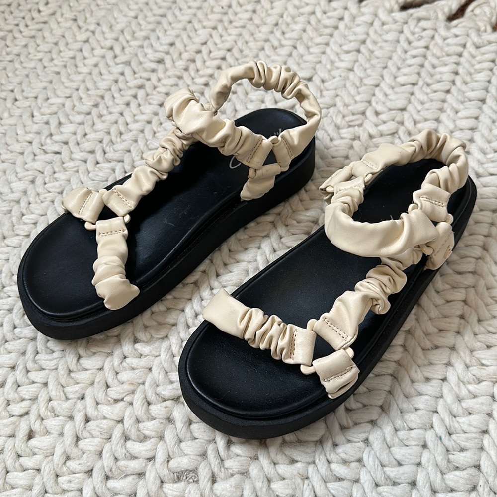 NEW-Circus NY Harlene strap sandals, size 8, ivory color